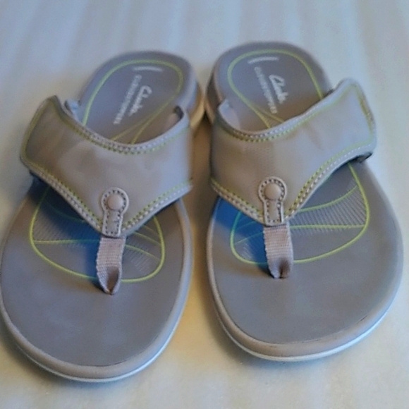 Clarks Cloudsteppers gray sandals size 7M - Picture 5 of 8